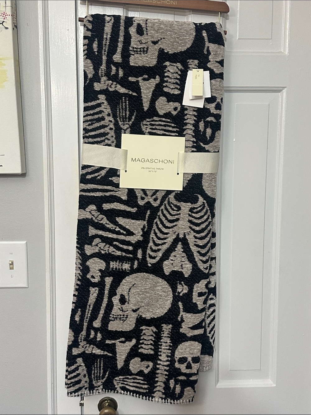 Magaschoni Halloween skeleton decorative throw